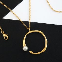 Modern Round Gold Pendant with Pearl