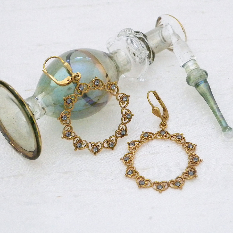 catherine popesco, gold filigree hoops, wreath earrings