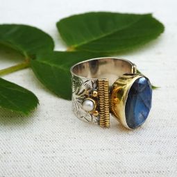 Labradorite Ring with Tiny Pearls
